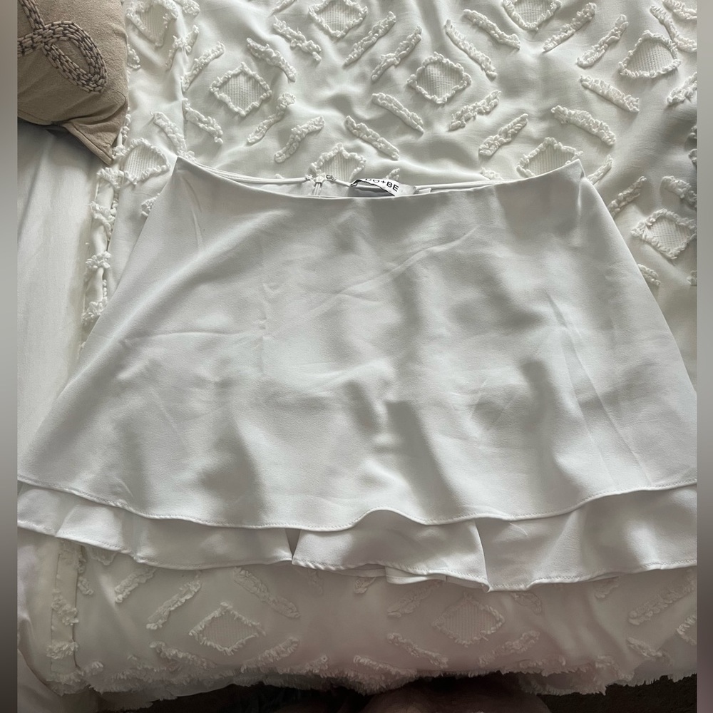 DO+BE White Skirt